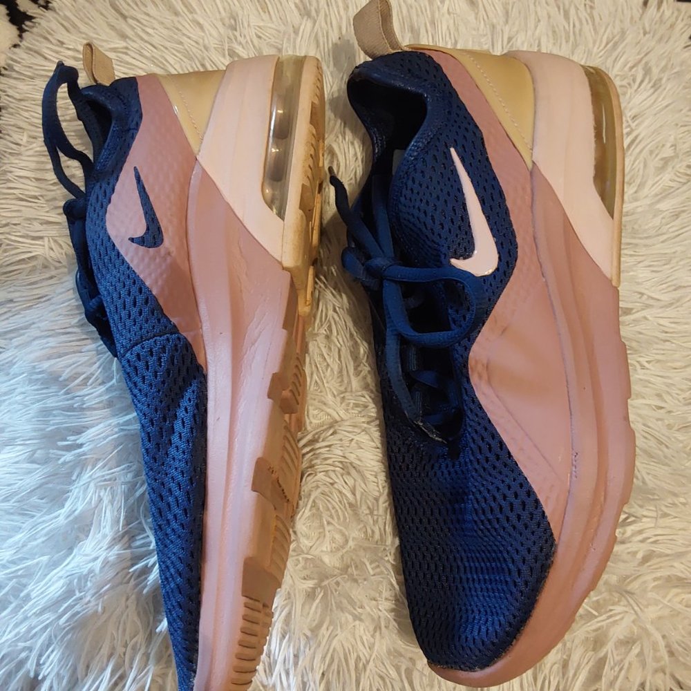 Nike - Picture 4 of 5